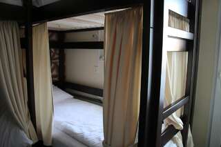 Хостелы Hostel Sputnik Харьков Спальное место на двухъярусной кровати в общем номере для мужчин и женщин-5