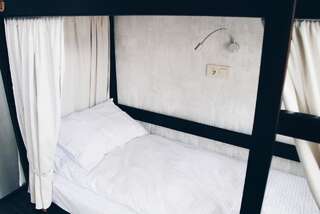 Хостелы Hostel Sputnik Харьков Спальное место на двухъярусной кровати в общем номере для мужчин и женщин-19